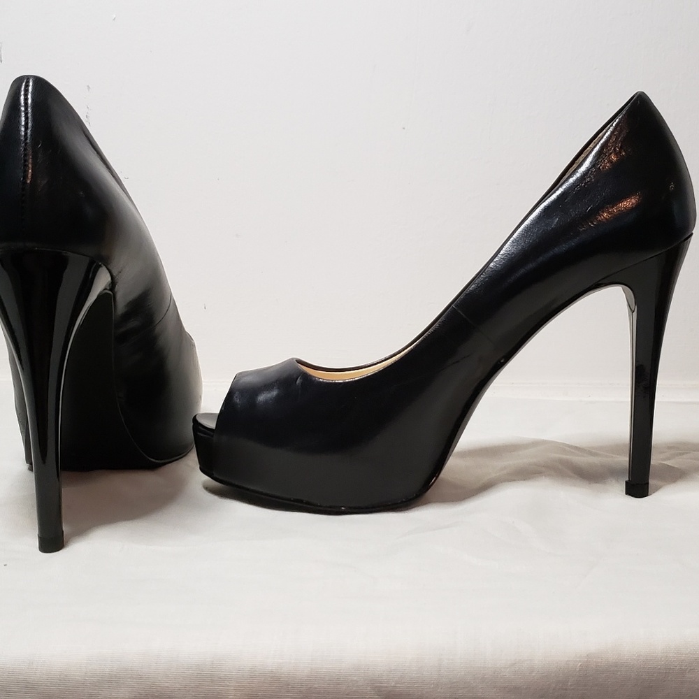 Size 7.5M Guess Peep Toe Pumps